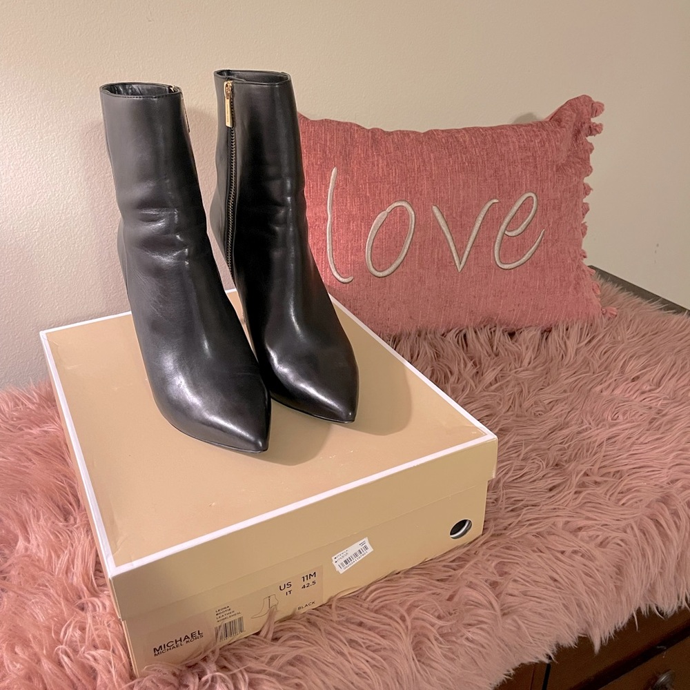 Michael Kors booties- black /size 11